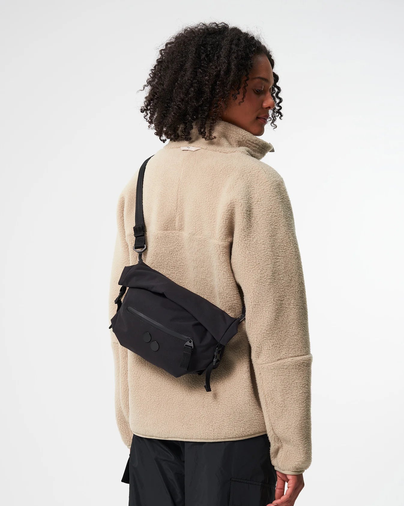 AKSEL | SOLID BLACK
