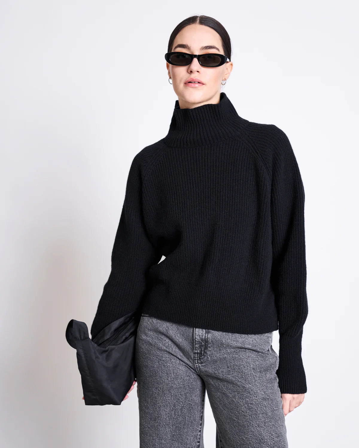 HIGH-NECK JUMPER WOOLY OLA | BLACK