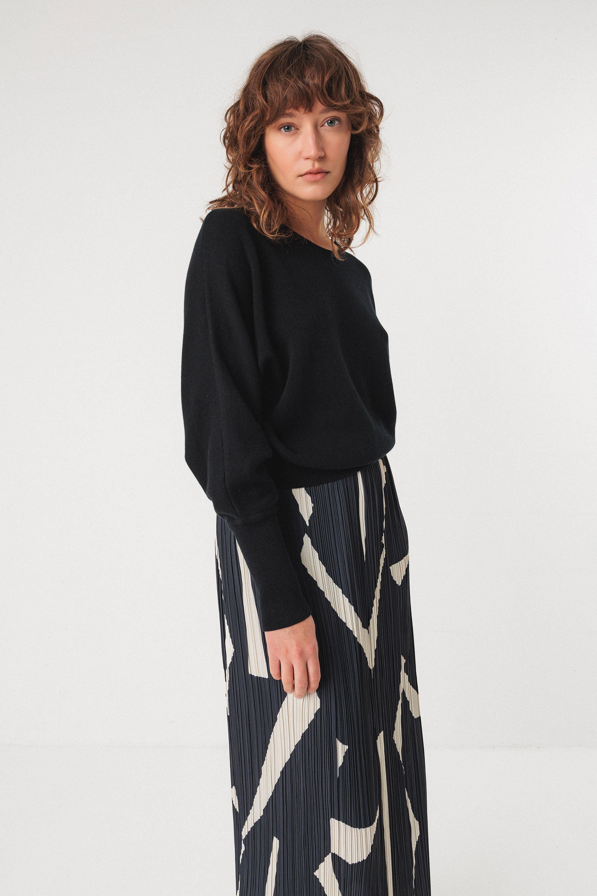 IBAR-GOTS SWEATER | BLACK